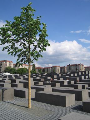 Holocaust_memorial_tree